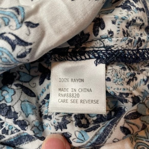 Ava Christine Floral Rayon VNeck Summer Blouse S SM Small White Blue Lightweight - Picture 9 of 11
